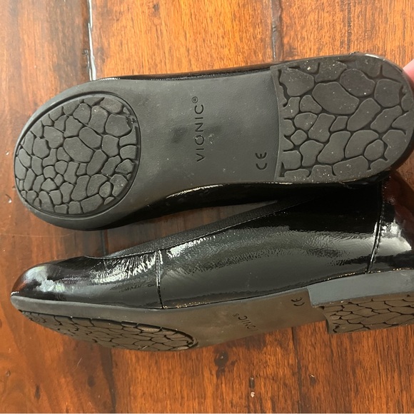 Vionic Black, like new/hardly worn ballet flat loafer - Picture 3 of 3